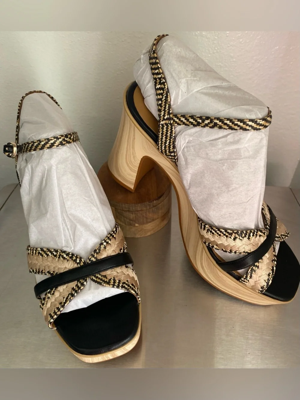 NEW-NATURALIZER WOMENS BLACK AND TAN WOVEN PLATFORM SANDALS